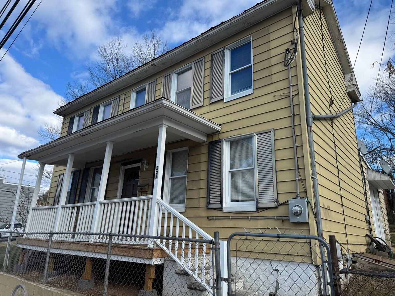 327 N Centre St - Photo 2 of 23