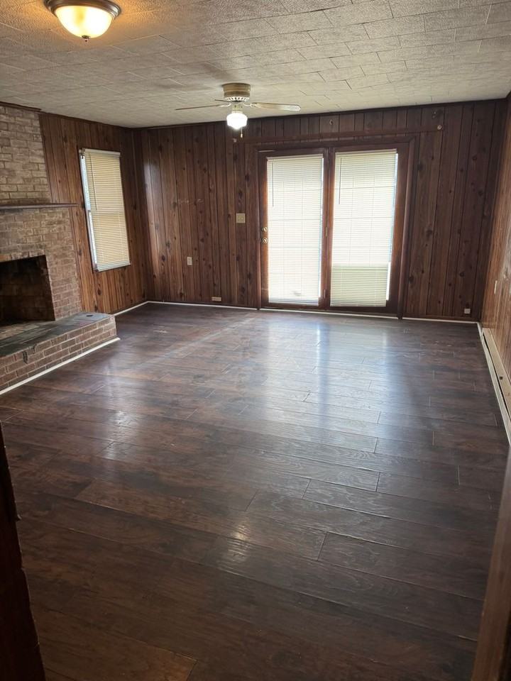 327 N Centre St - Photo 6 of 23