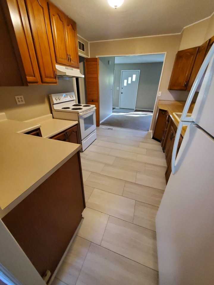 2208 Carlisle Rd - Photo 2 of 24