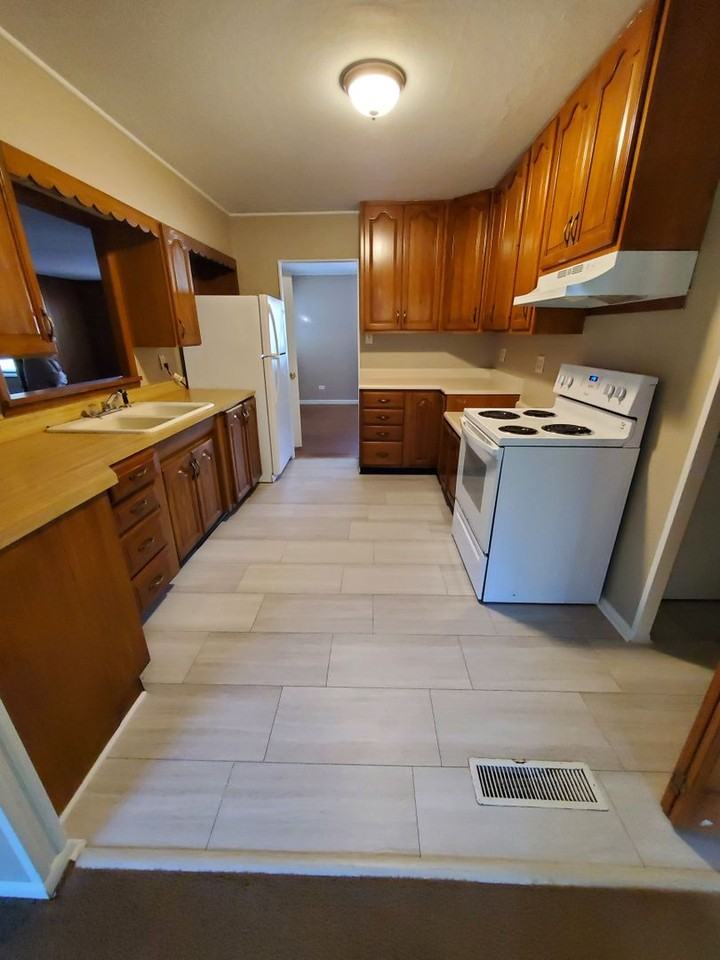 2208 Carlisle Rd - Photo 3 of 24