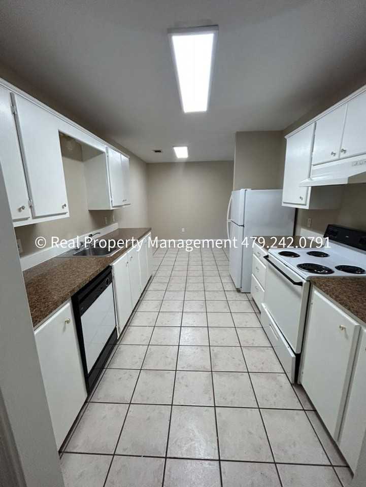 230 W Gary St - Photo 7 of 20