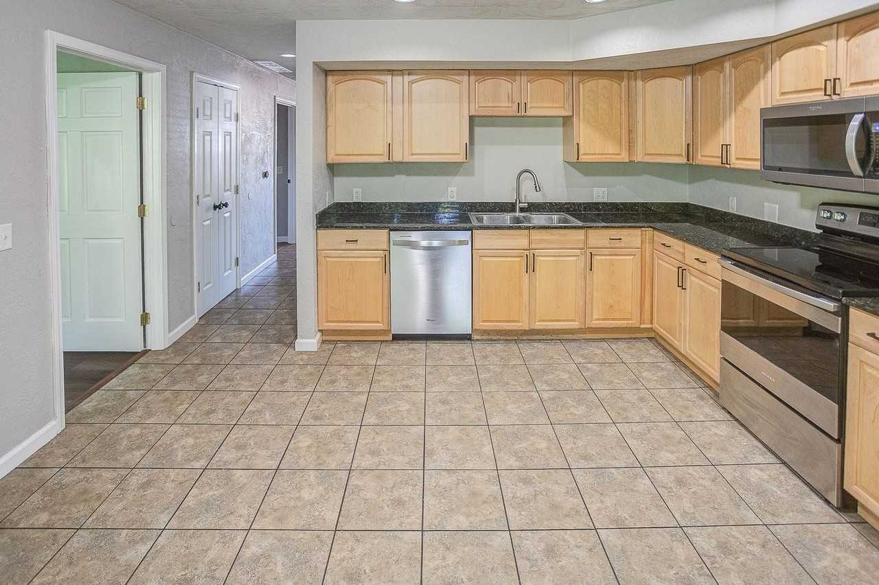 818 Elm Way Ct - Photo 3 of 10