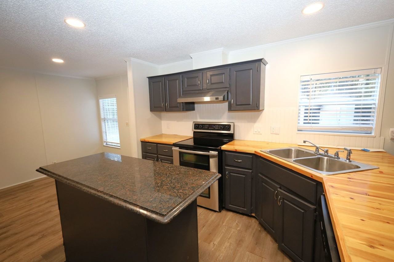 5493 Griffin Dr - Photo 4 of 13