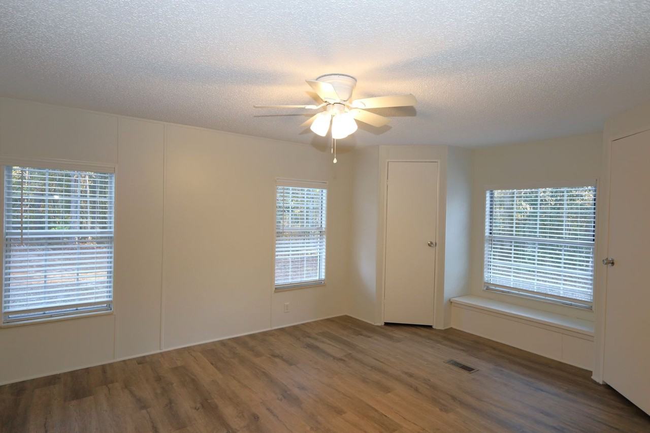 5493 Griffin Dr - Photo 6 of 13