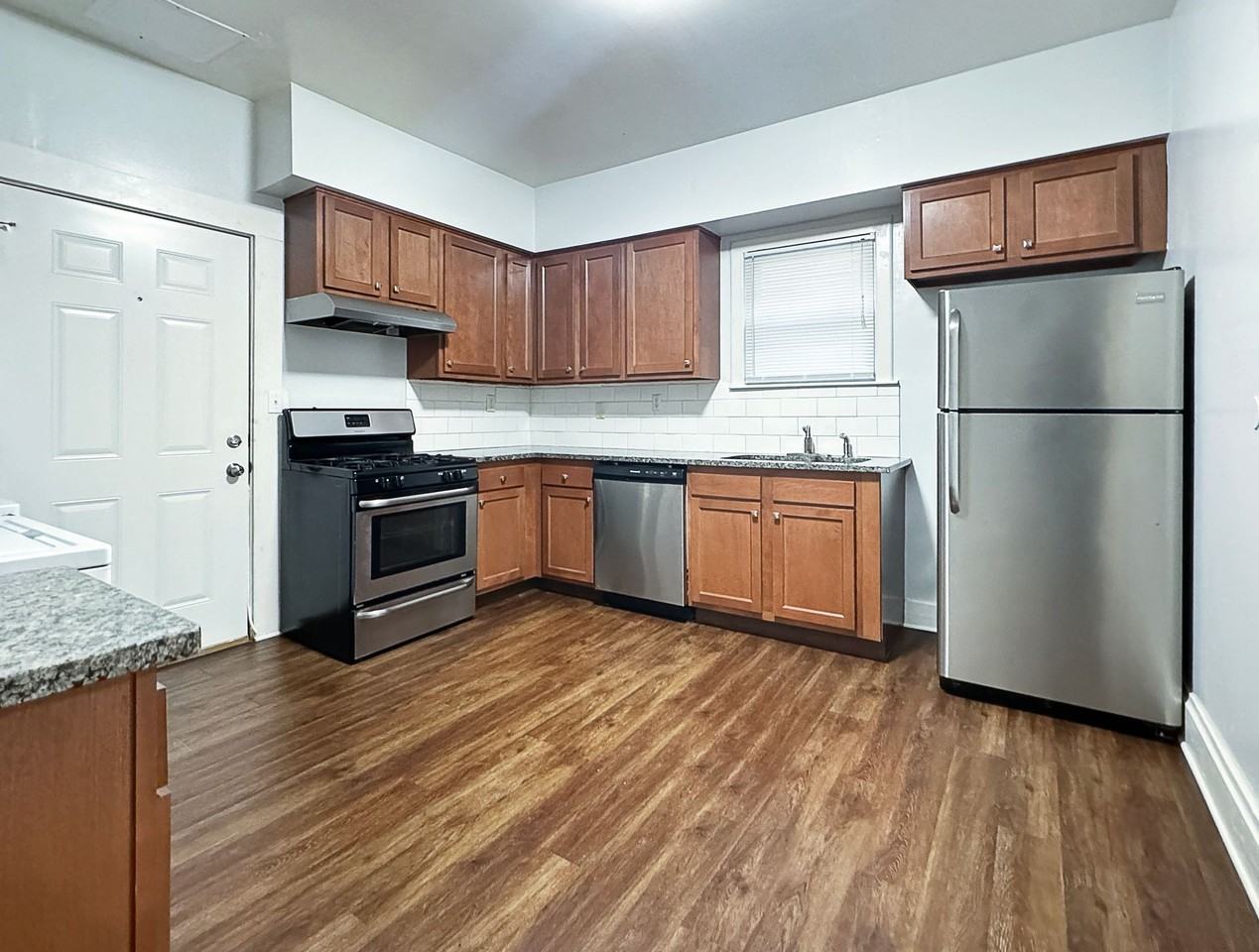 241 Valley Ave Nw - Photo 3 of 19