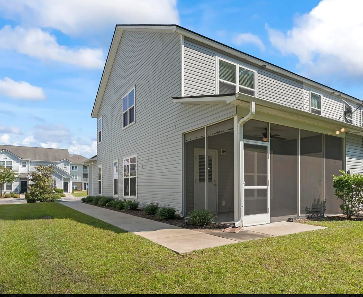 301 Castle Dr #301 - Photo 2 of 34