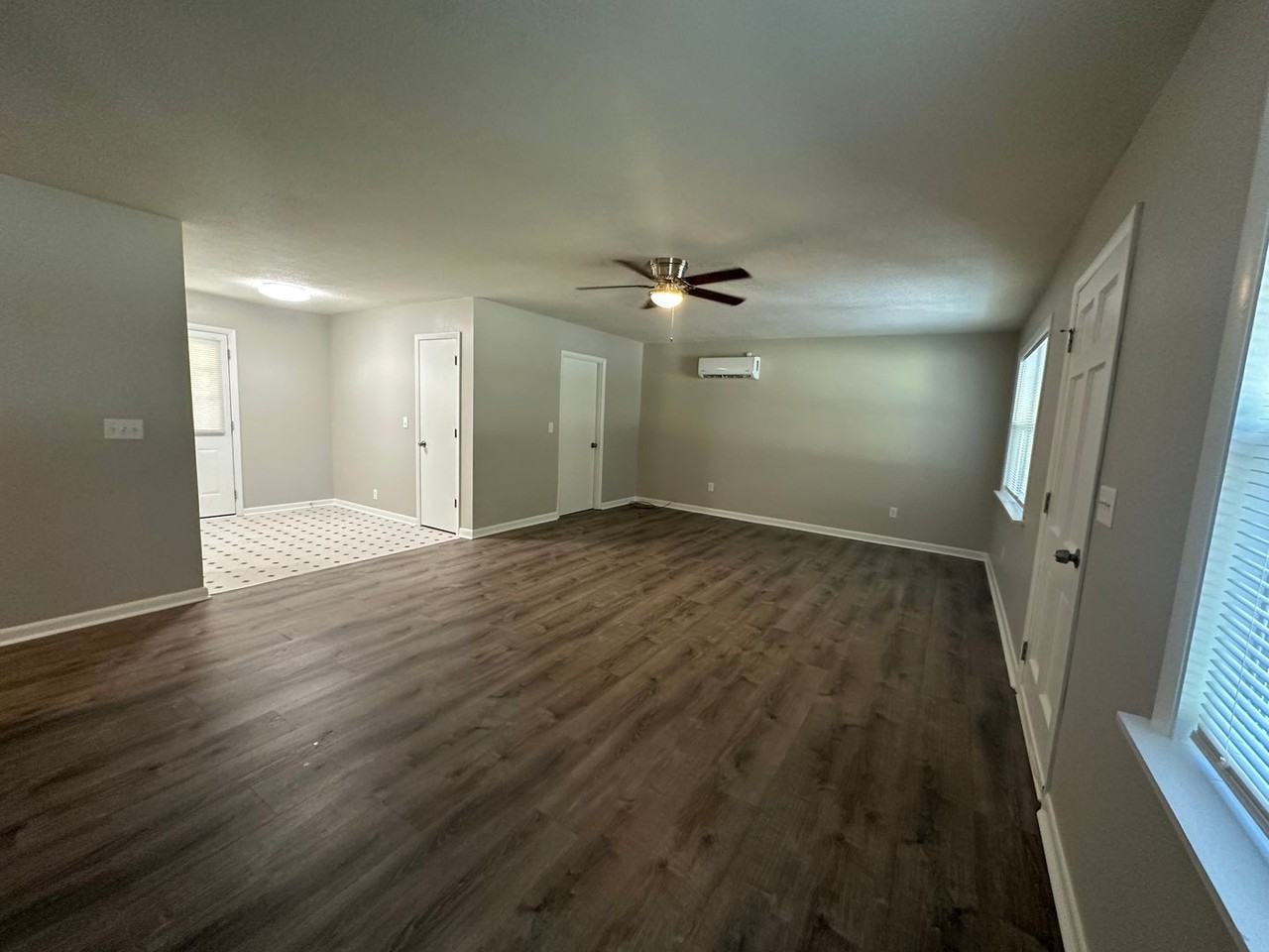 811 Allen St - Photo 4 of 16