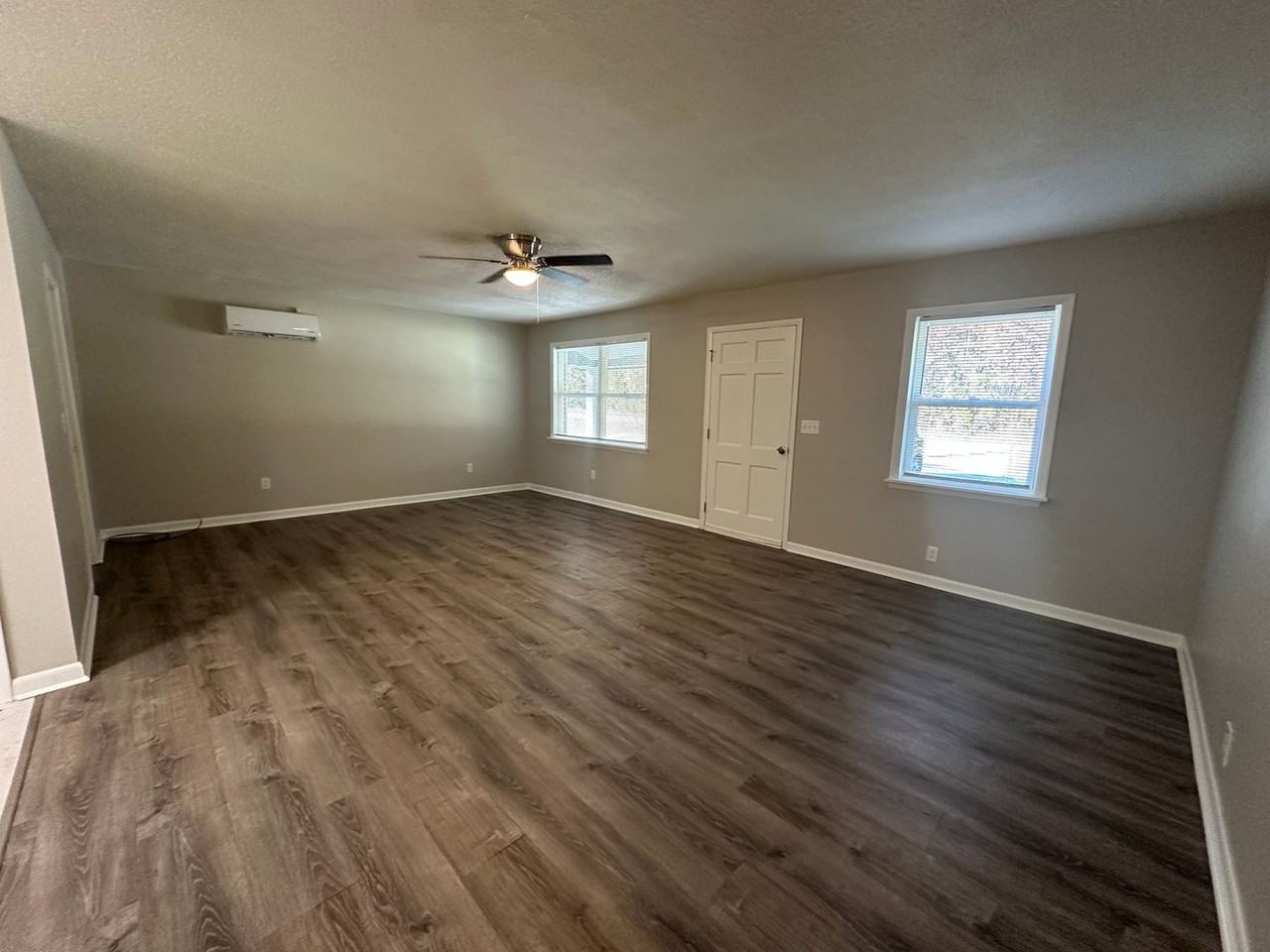 811 Allen St - Photo 5 of 16