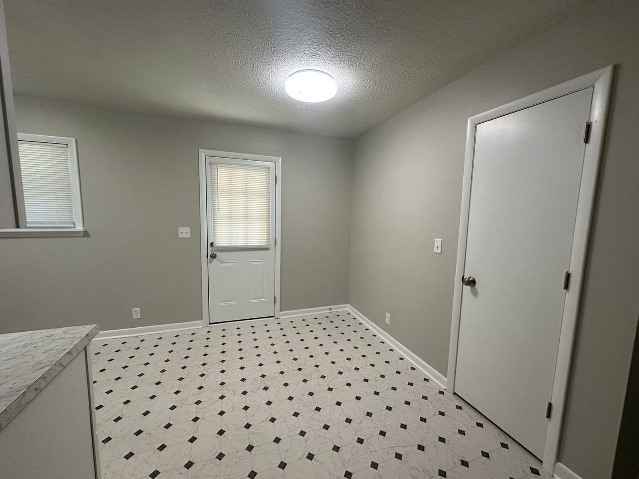 811 Allen St - Photo 6 of 16