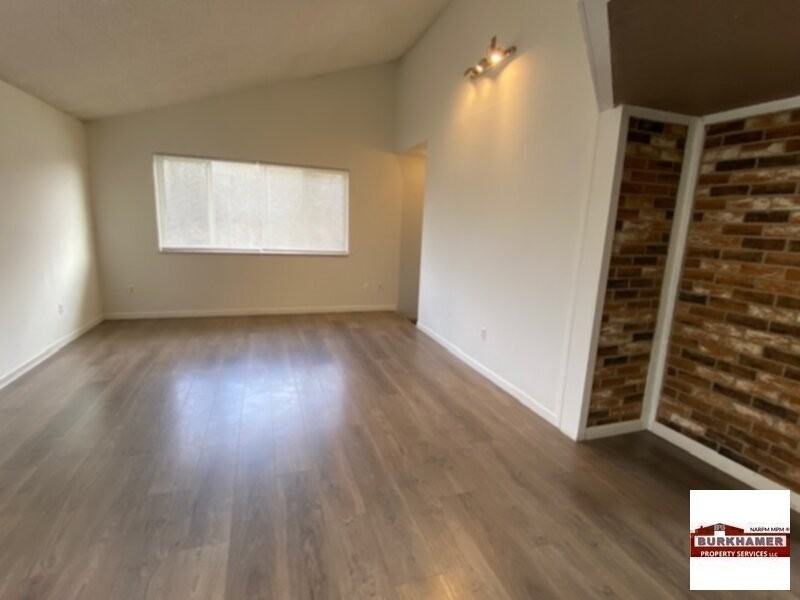 2107 Broadway Ave - Photo 2 of 24