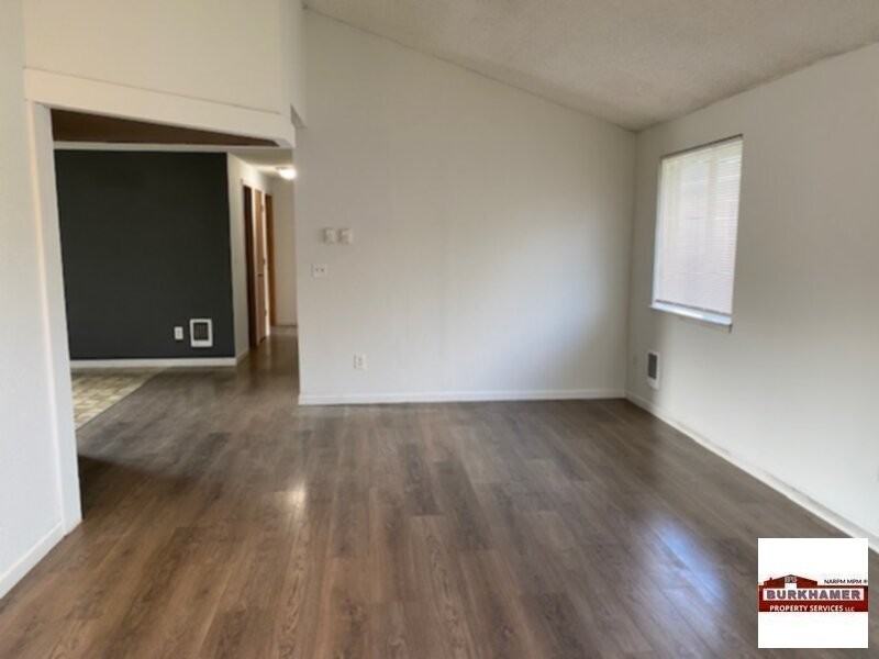 2107 Broadway Ave - Photo 3 of 24
