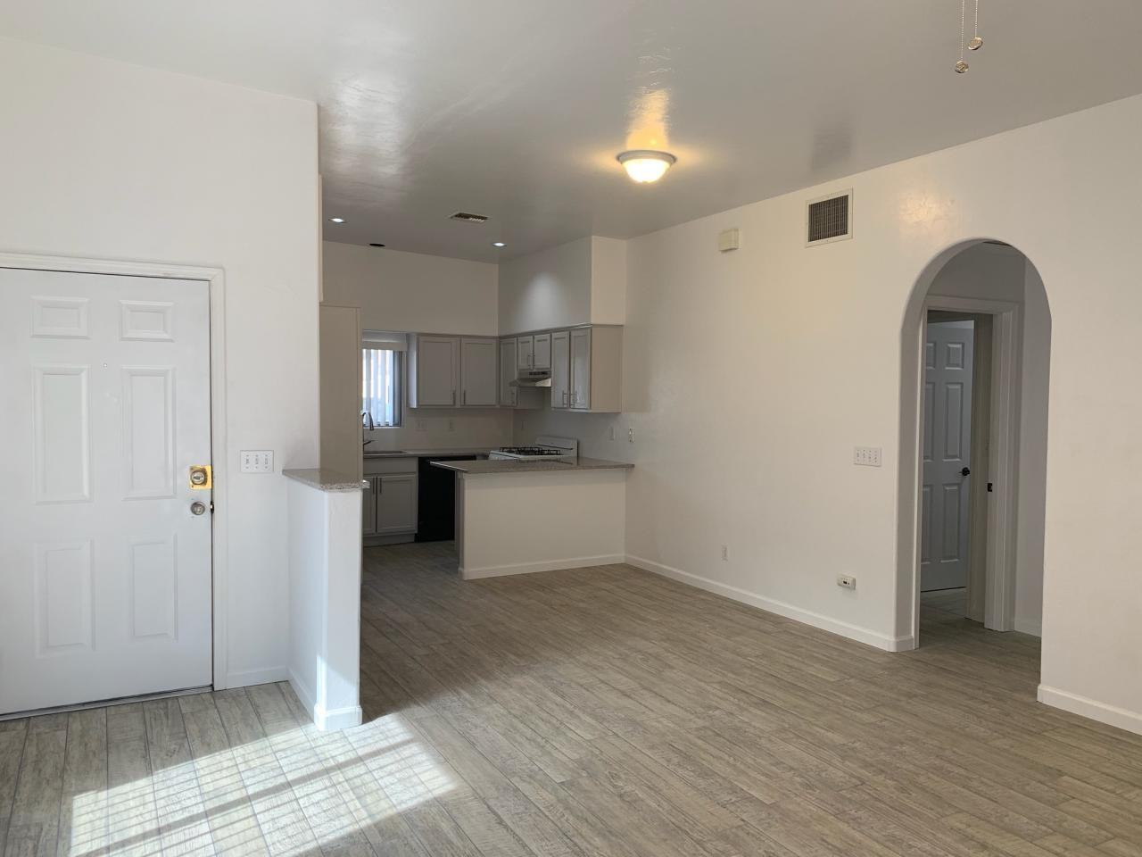 917 East 7th Street - Photo 3 of 5