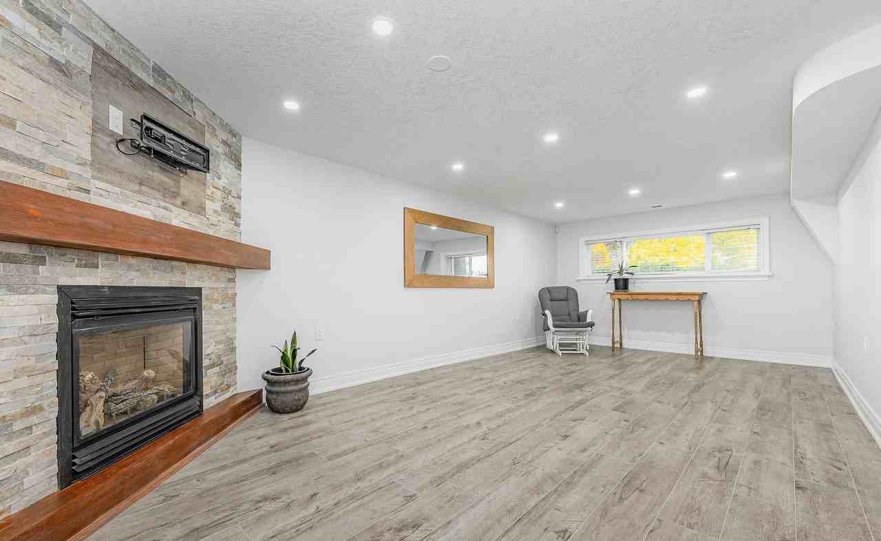 18 Summerside Crescent #BSMT - Photo 2 of 11