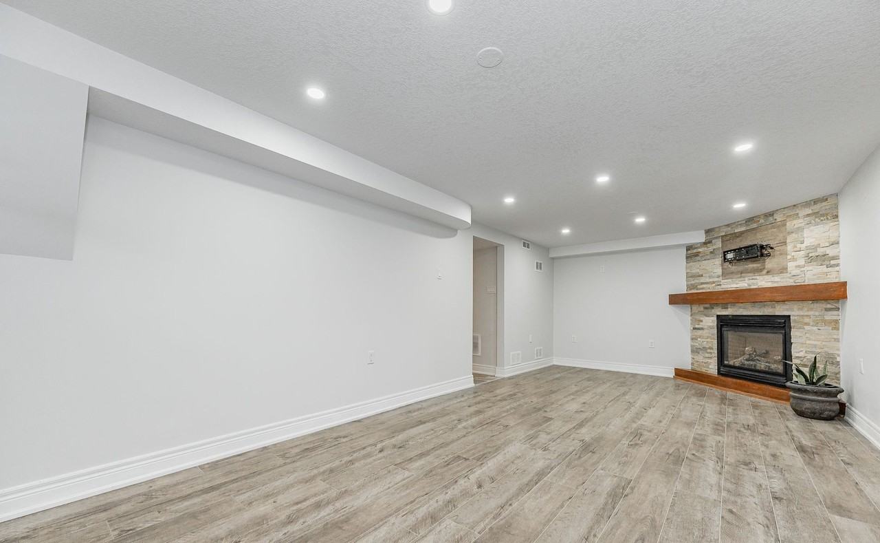 18 Summerside Crescent #BSMT - Photo 3 of 11