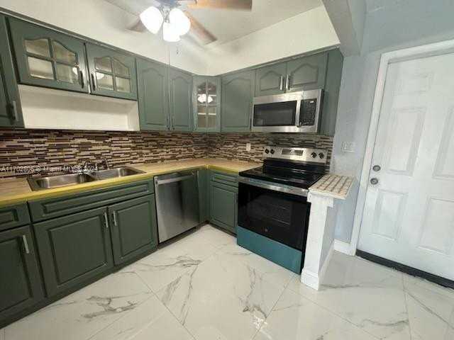 700 Ne 139th St - Photo 6 of 10