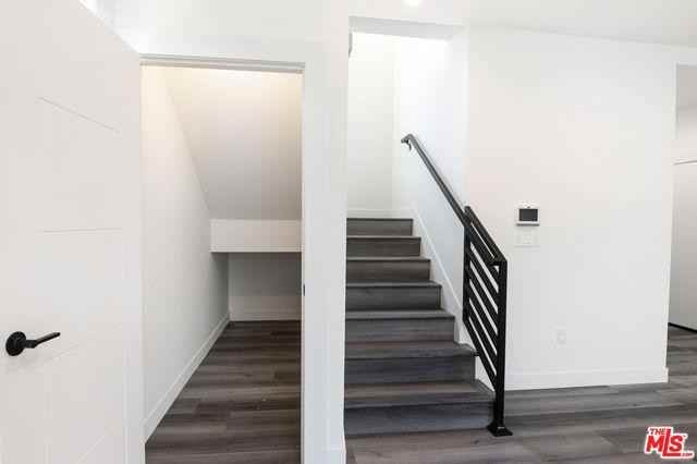 5038 Riverton Ave - Photo 2 of 8