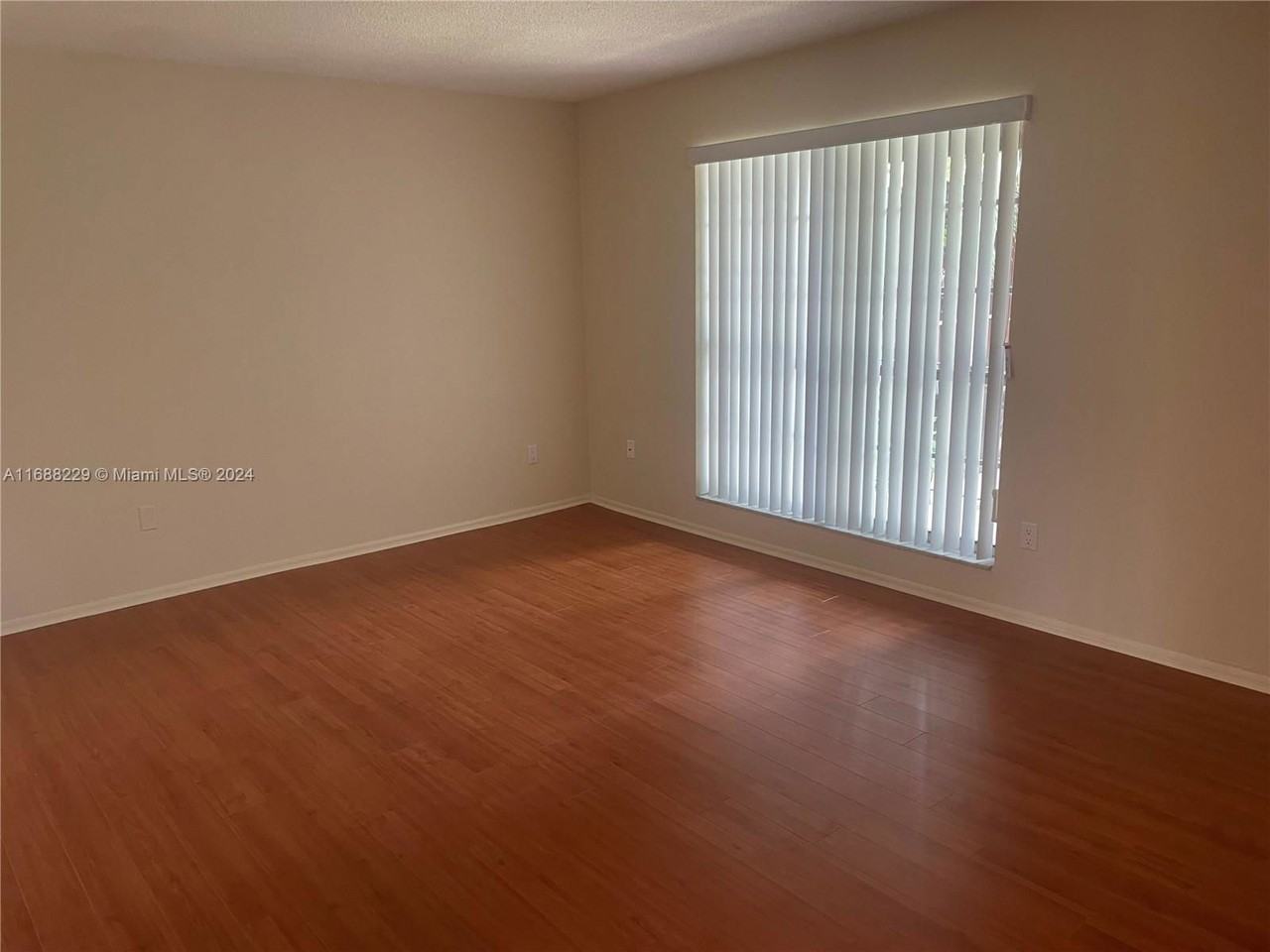 10784 N Kendall Dr #D4 - Photo 2 of 8