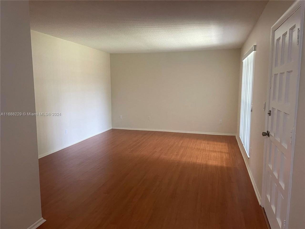 10784 N Kendall Dr #D4 - Photo 3 of 8