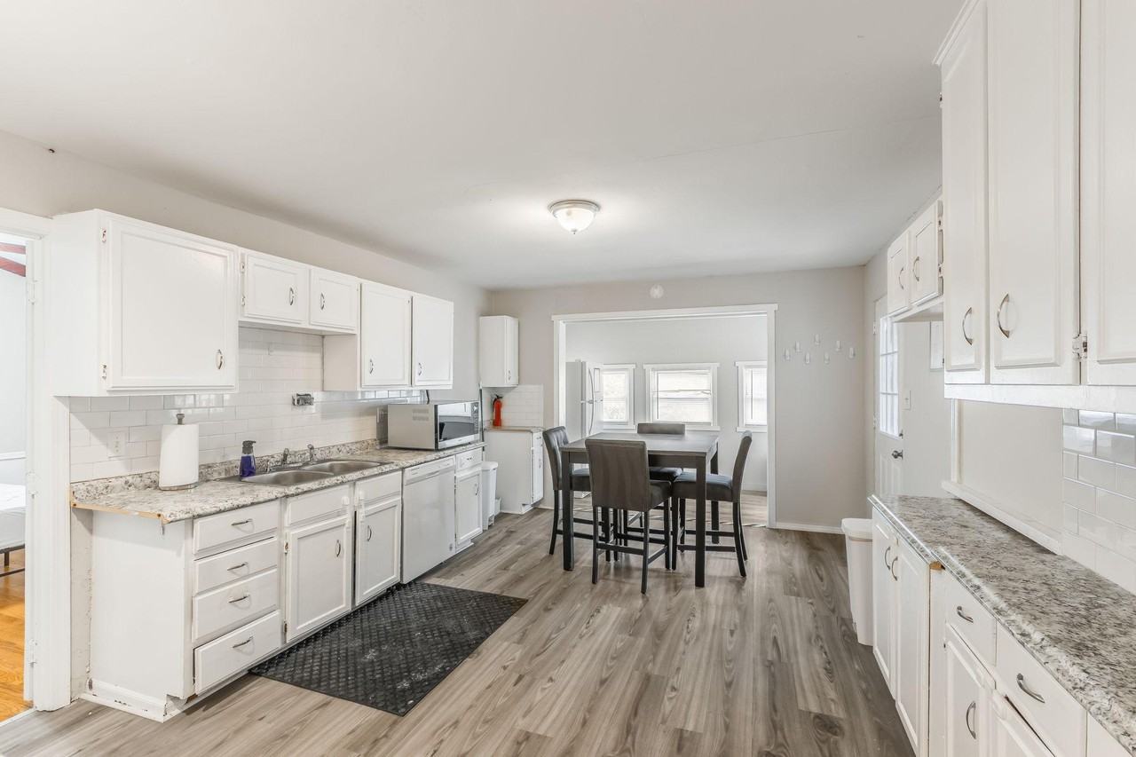 Mersington Ave - Photo 3 of 9