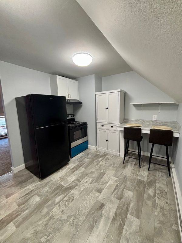 323 Saybrook Rd - Photo 2 of 12