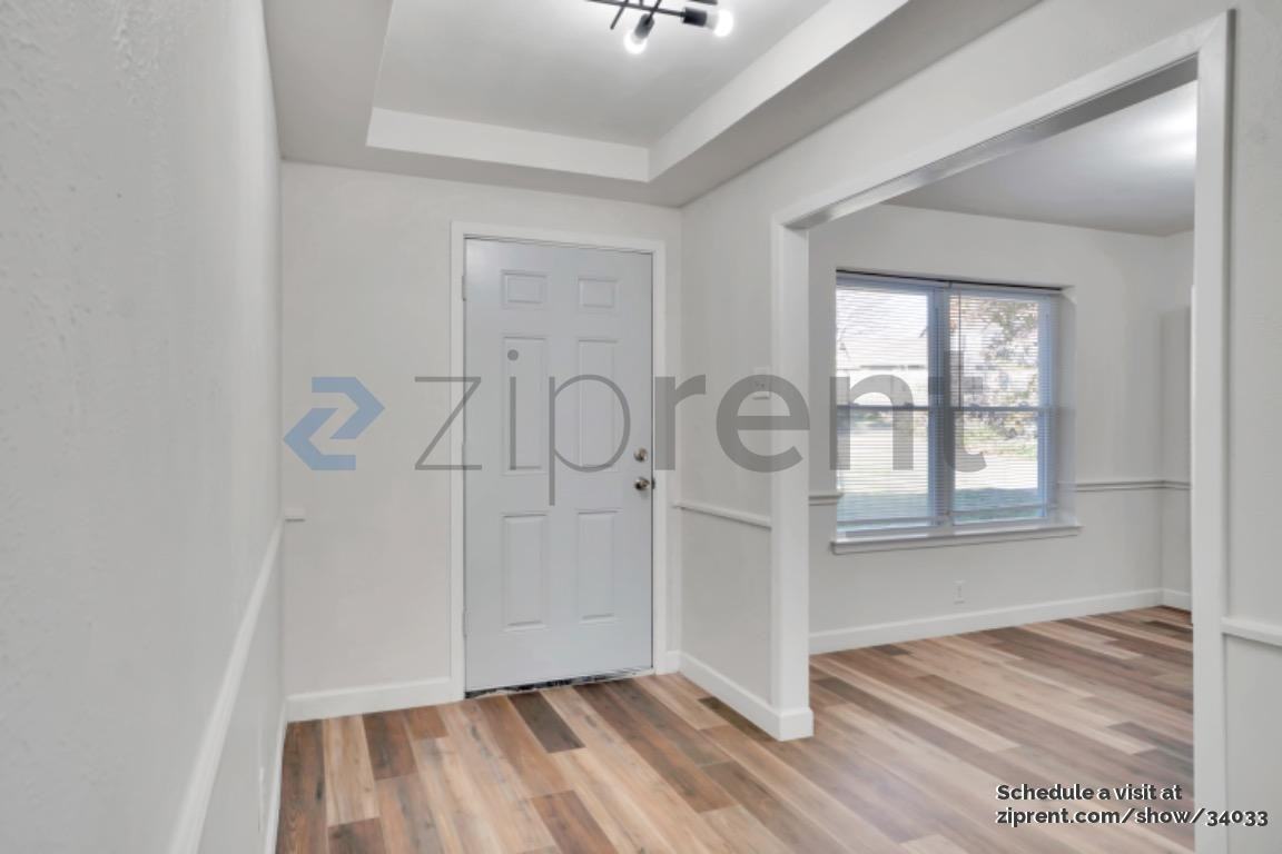 210 Park Ln - Photo 4 of 36