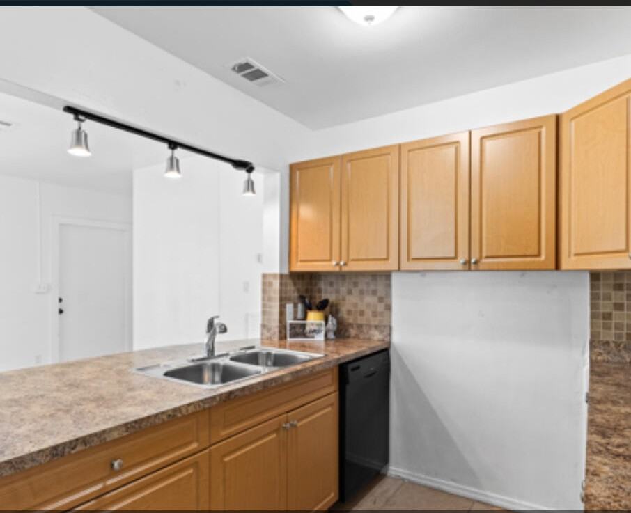 110 Se El Sito Ct - Photo 3 of 23