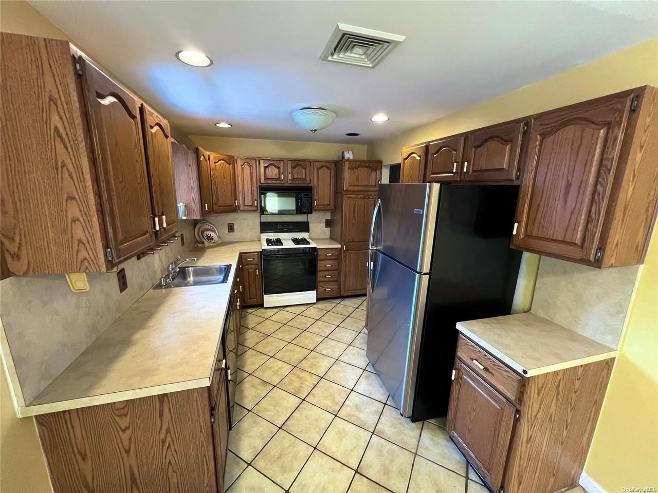 1900 Horatio Ave - Photo 3 of 9