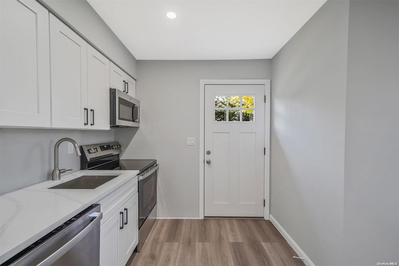 803 Deer Park Rd - Photo 2 of 15