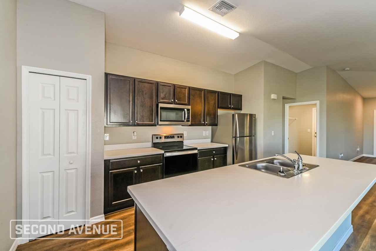 1909 Ne Juanita Pl - Photo 7 of 27