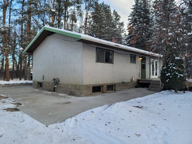 Calling All Pet Owners! Amazing Acreage 10 Minutes from Red Deer! - Photo 2 of 25