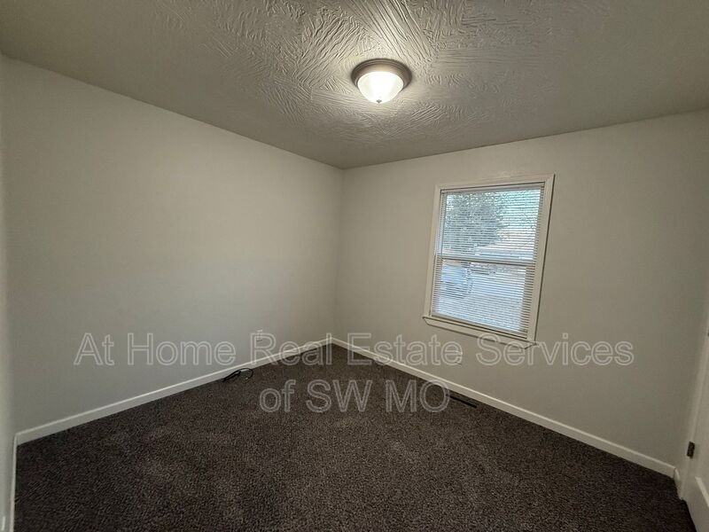 2734 E Cragmont St - Photo 3 of 8