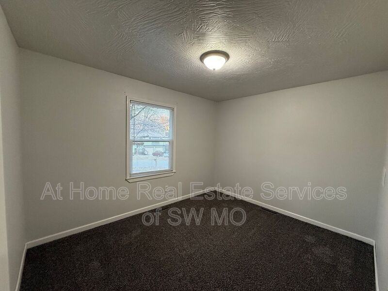 2734 E Cragmont St - Photo 4 of 8