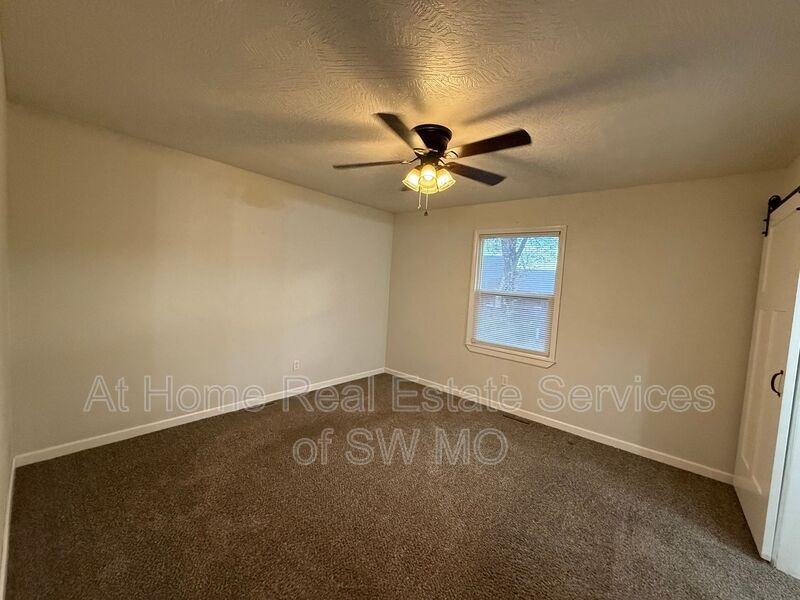 2734 E Cragmont St - Photo 6 of 8