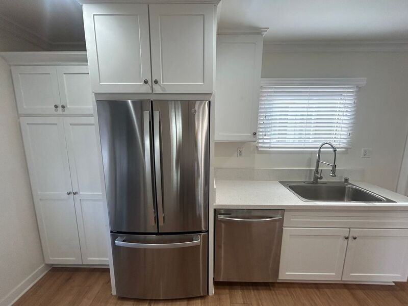 648 W Howard St - Photo 6 of 21