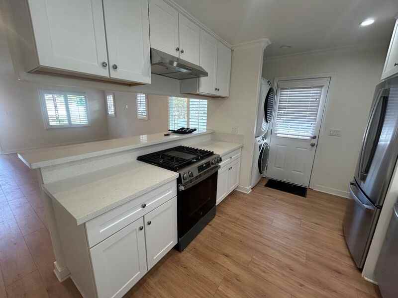 648 W Howard St - Photo 7 of 21