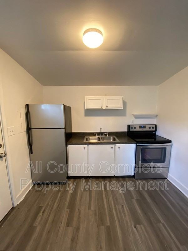 4803 Lexington Ave #B - Photo 3 of 7