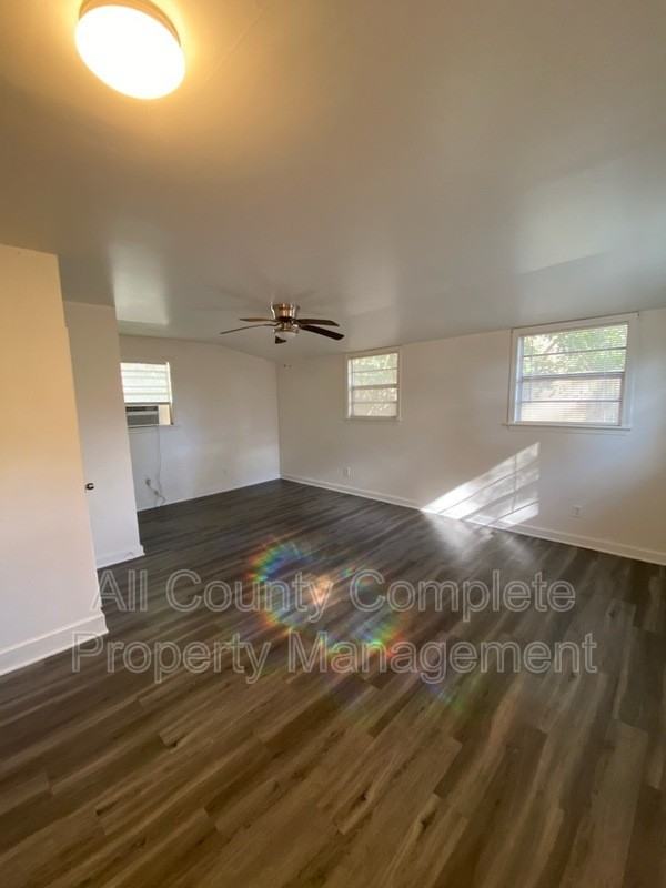 4803 Lexington Ave #B - Photo 4 of 7