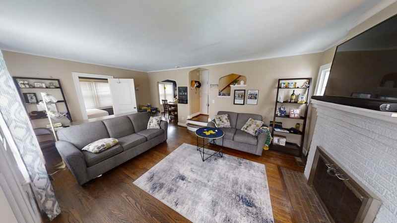 811 Rose Ave - Photo 2 of 32