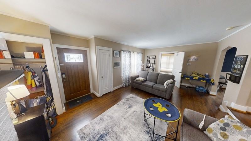 811 Rose Ave - Photo 4 of 32