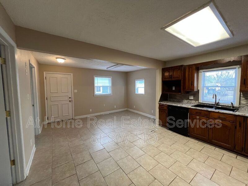 2815 W Madison St - Photo 7 of 12