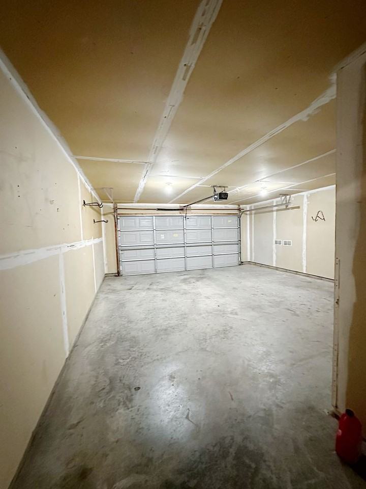 2367 Hopkins Dr - Photo 4 of 35