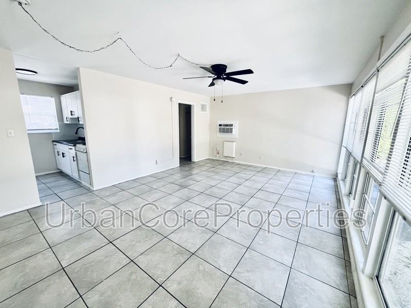 311 24th Ave N #D - Photo 5 of 11