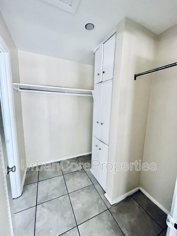 311 24th Ave N #D - Photo 7 of 11