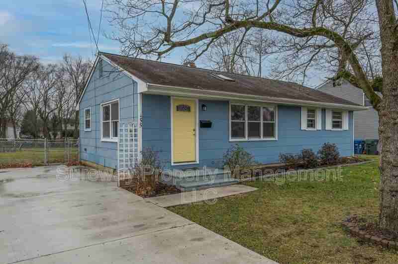 55 Nassau Rd - Photo 3 of 30