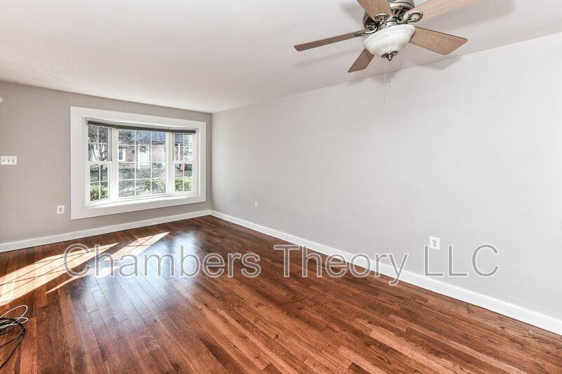 445 Hampton Ct #130 - Photo 3 of 43