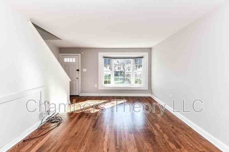 445 Hampton Ct #130 - Photo 4 of 43