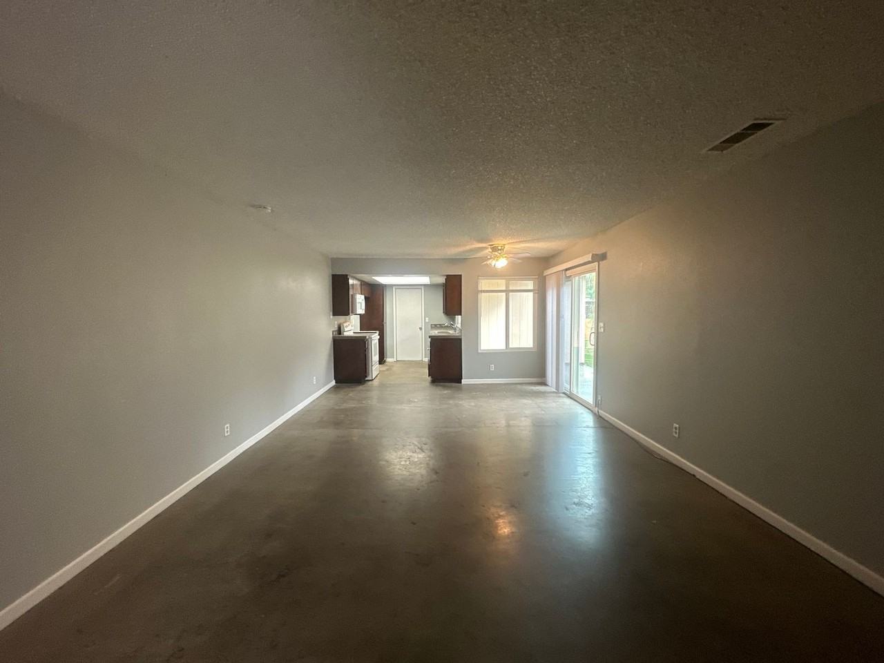 1331 Frankfort Ct - Photo 2 of 19