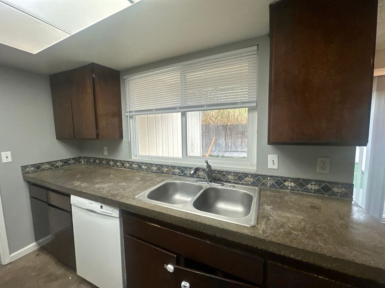 1331 Frankfort Ct - Photo 6 of 19