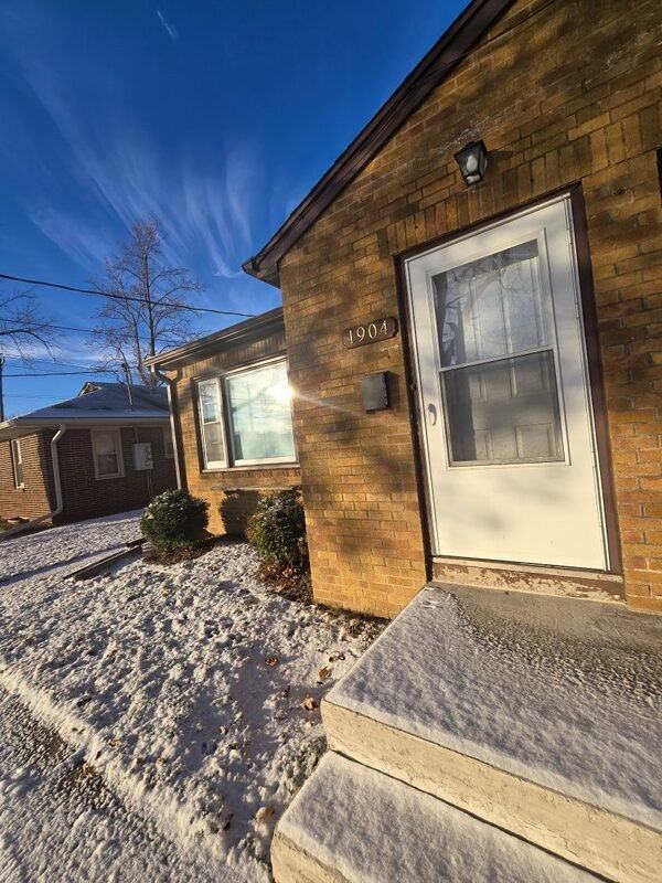 1904 52nd St - Photo 2 of 16