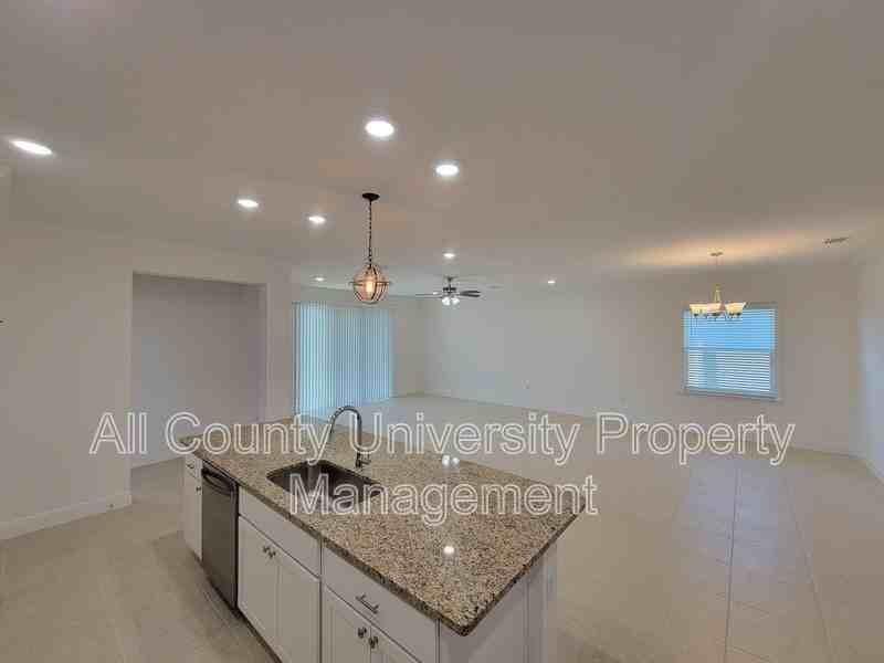 24361 Nw 13th Blvd - Photo 3 of 14